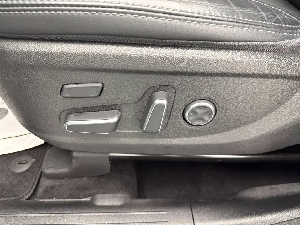 Used 2022 Shimmering Silver Hyundai Calligraphy image 18