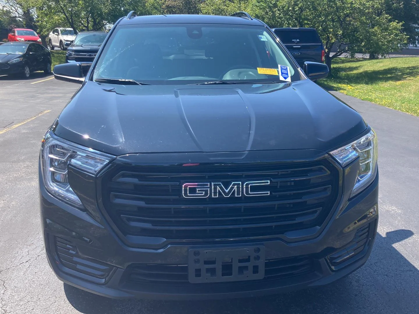 Used 2023 EBONY TWILIGHT METALLIC GMC SLE image 2