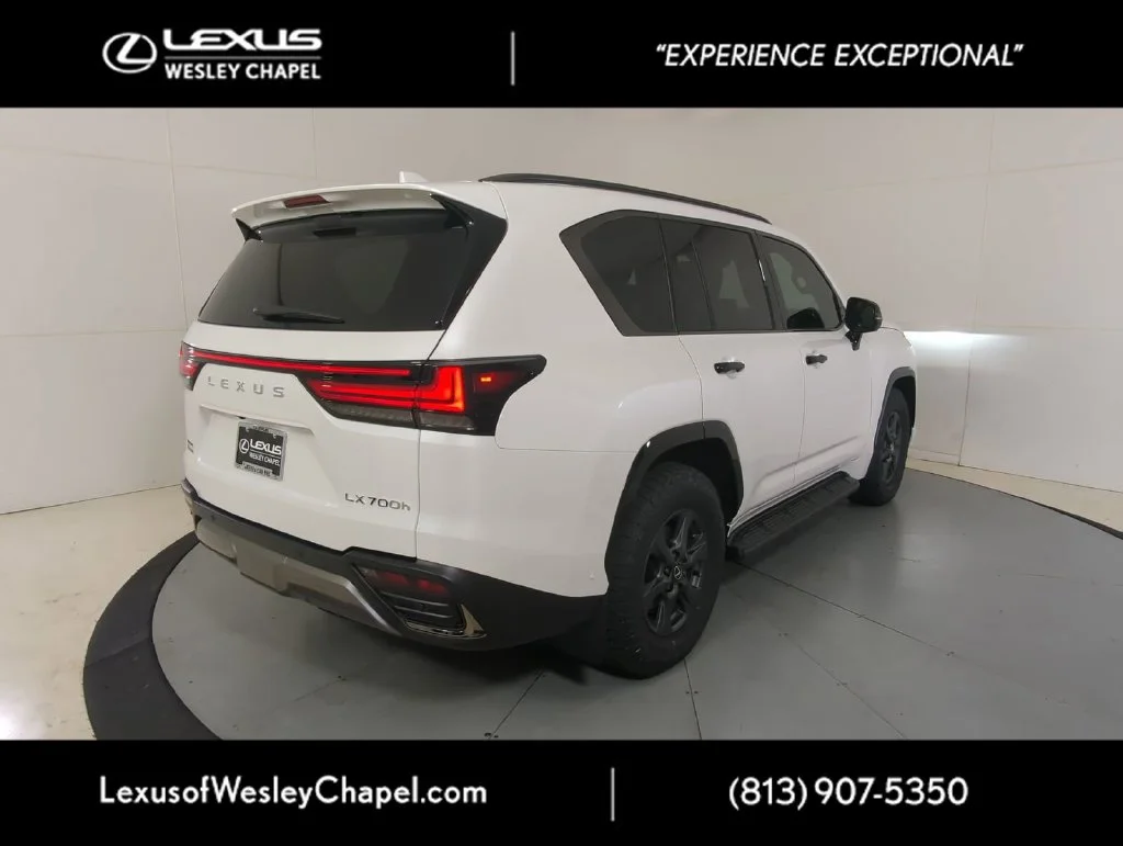 Used 2025 White Lexus 700H image 3