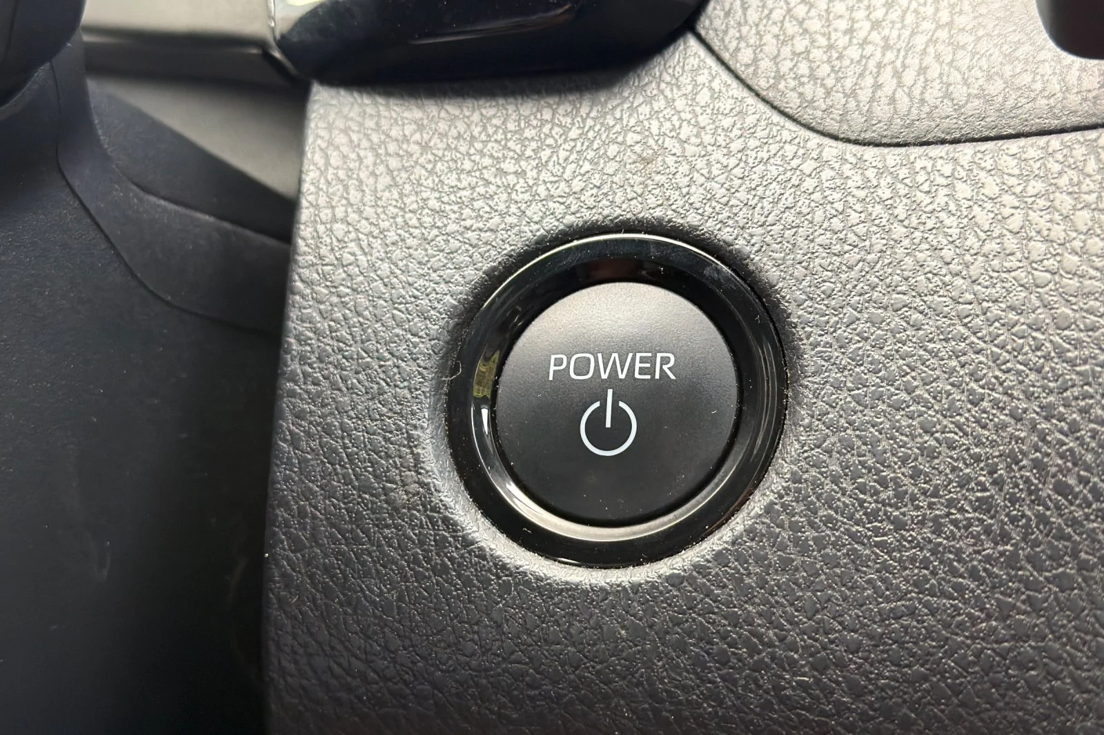 Used 2025  Toyota SE image 27