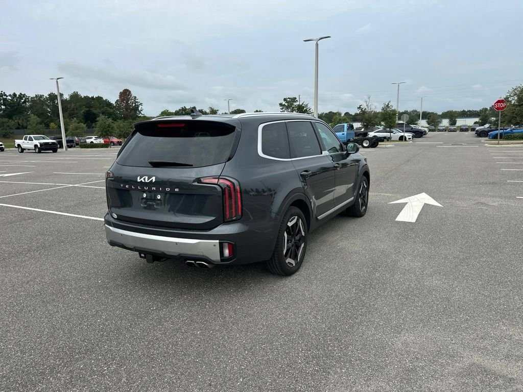 Certified Used 2024 Gray Kia EX image 5