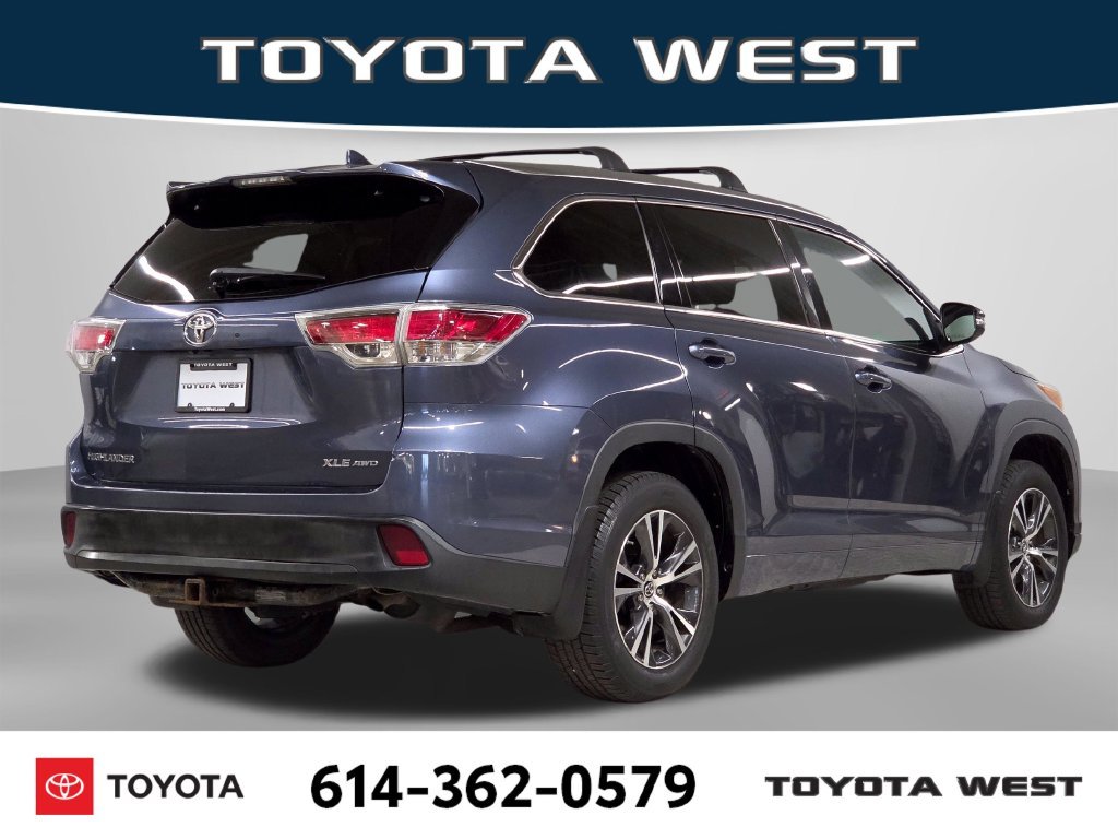 Used 2016 Blue Toyota XLE V6 image 7