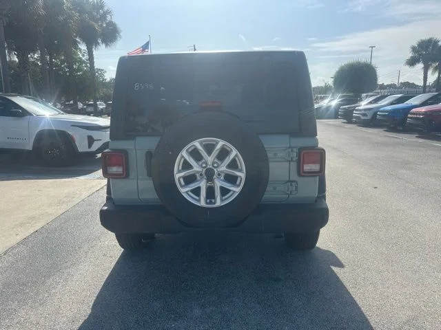Used 2023 Gray Jeep Sport S image 5