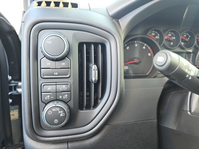 2026 Chevrolet Silverado 2500HD Custom photo 3