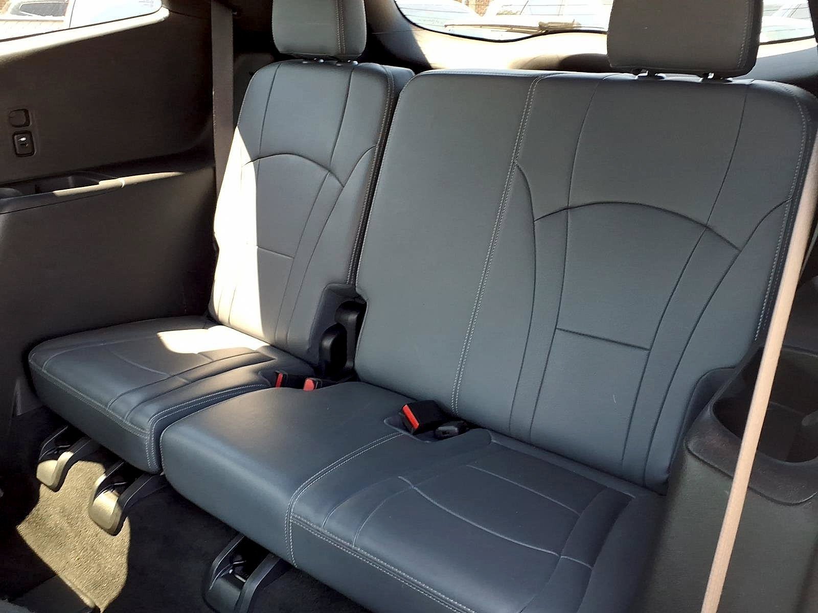 Used 2023 Summit White Buick Essence image 18