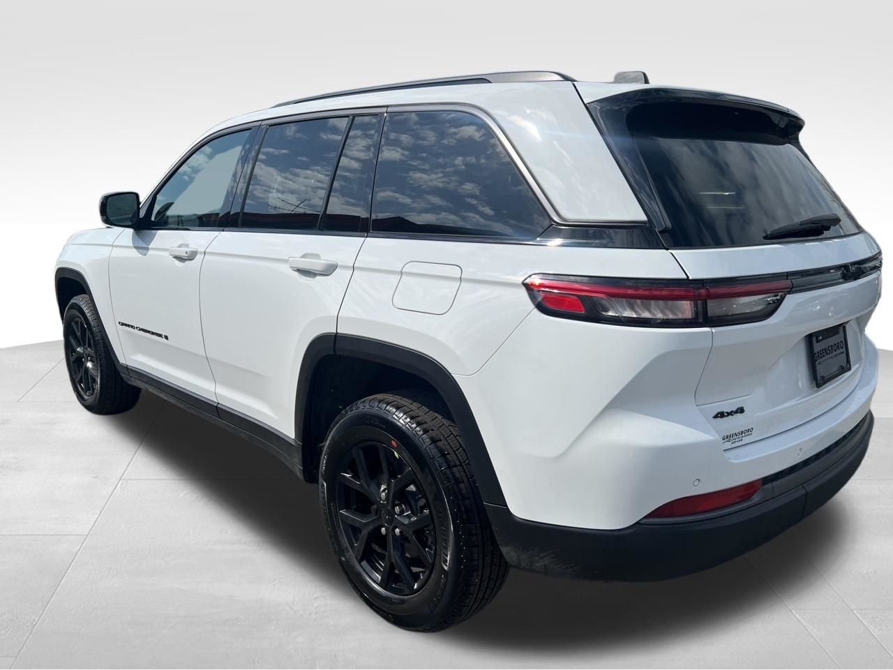 New 2026 Bright White Clear-Coat Exterior Paint Jeep Altitude image 3