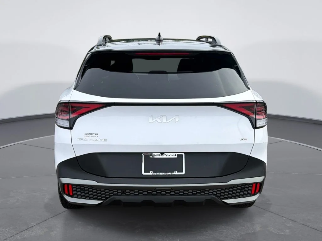 Used 2023 White Kia X-Pro Prestige image 6
