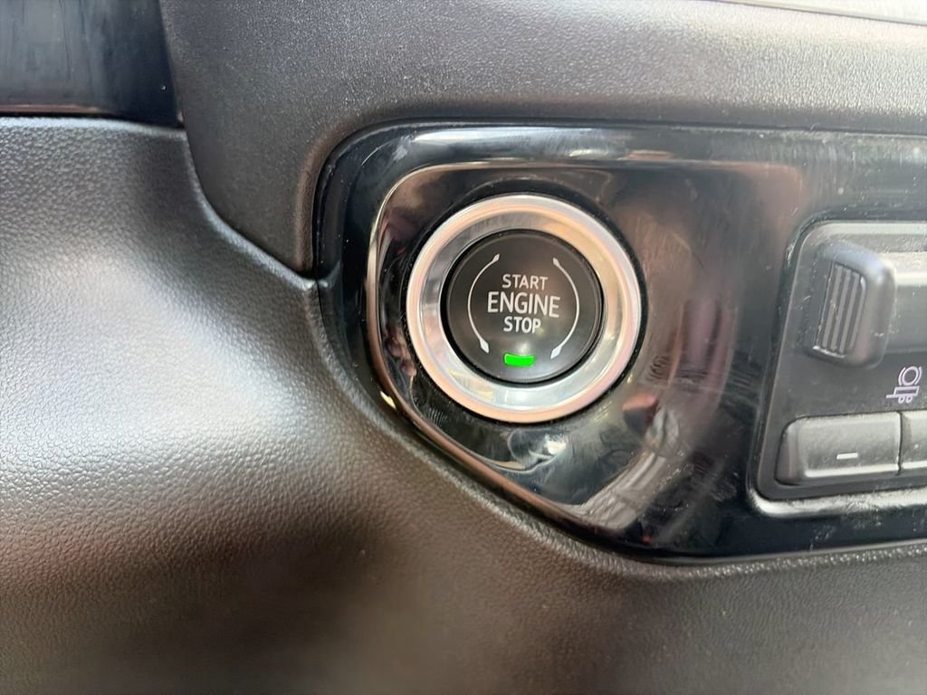 Used 2024 White Chevrolet LT image 27