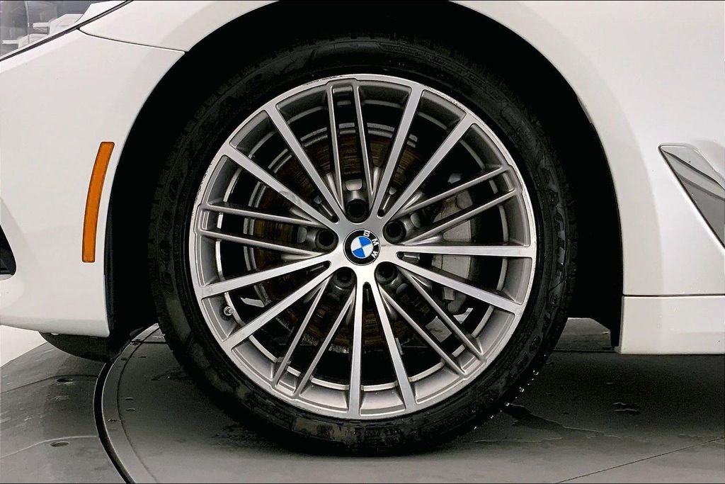 Used 2019 Mineral White Metallic BMW  image 8