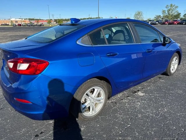 Used 2016 KINETIC BLUE METALLIC Chevrolet LT image 4