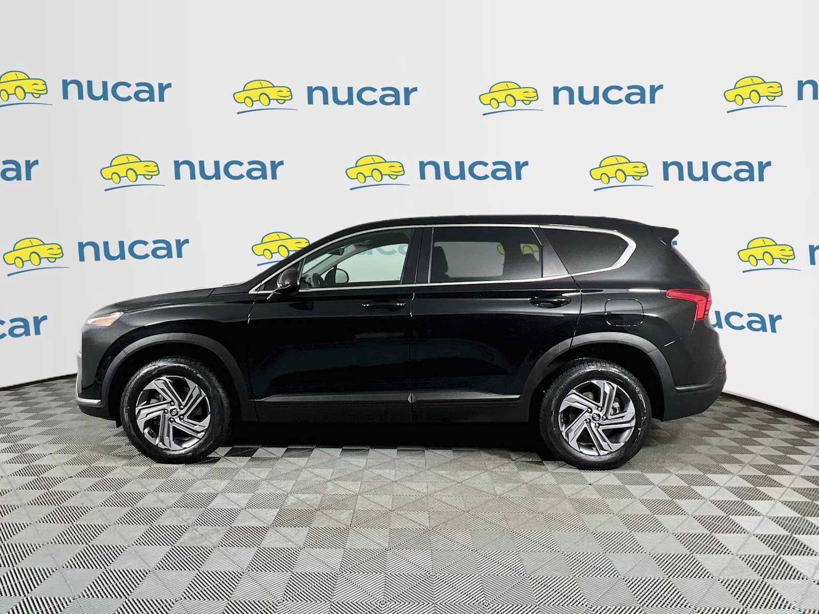Used 2023 Twilight Black Hyundai SE image 4
