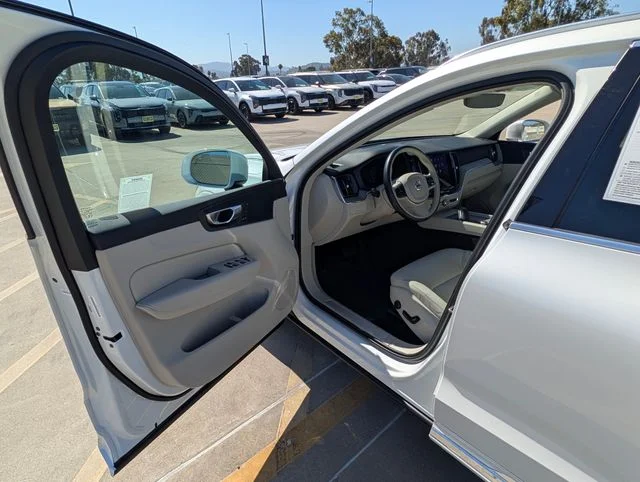2023 Volvo XC60 Plus - Photo 37