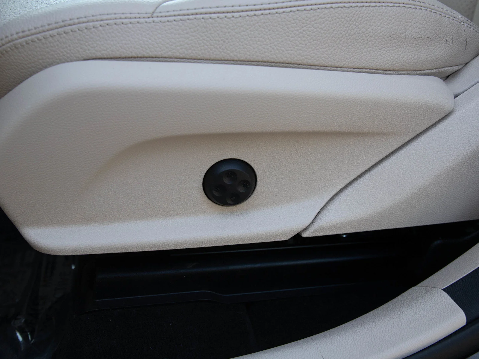 Used 2020 Black Mercedes-Benz GLC 300 4MATIC® SUV image 19