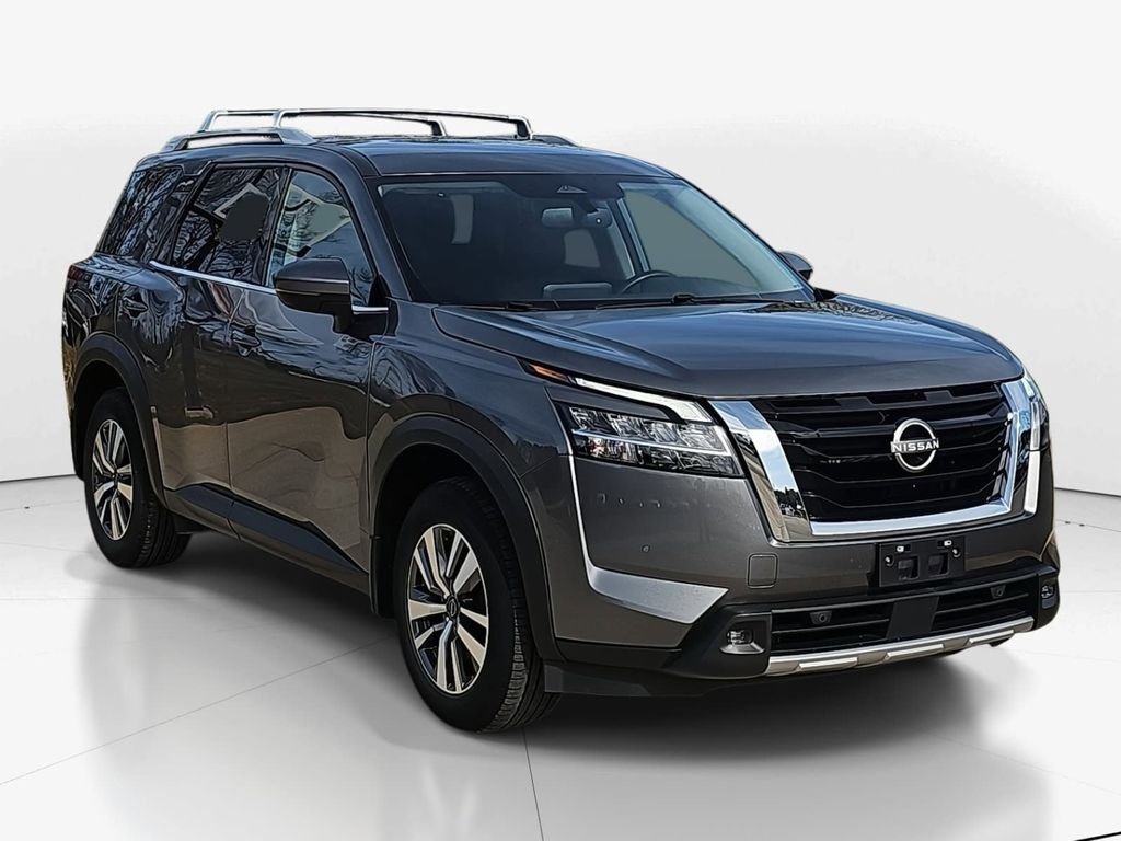 2022 Nissan Pathfinder SL