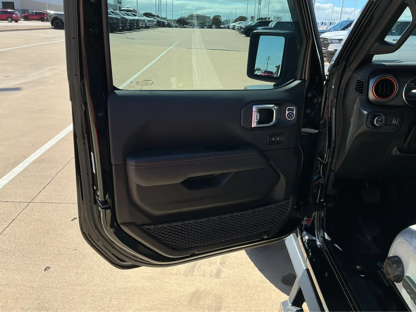 Used 2023 Black Clearcoat Jeep Mojave image 14