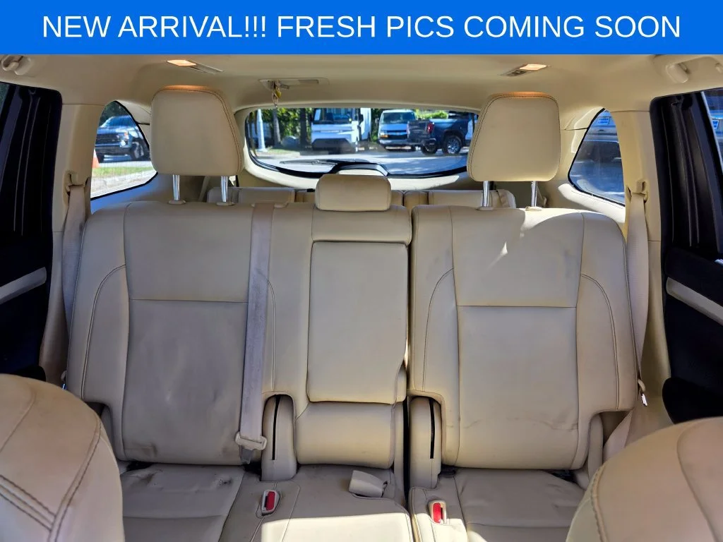 Used 2019  Toyota SE image 12