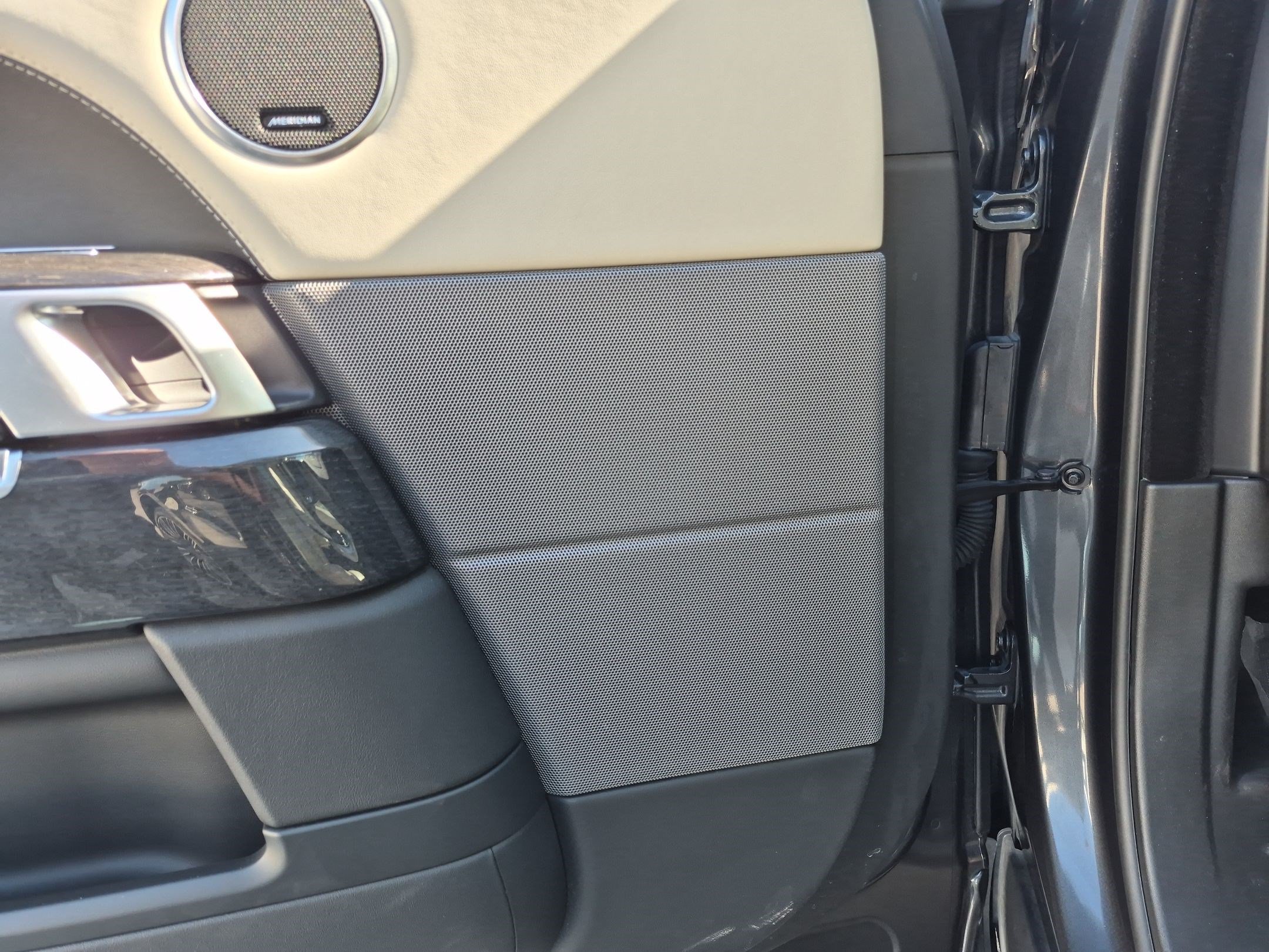 Used 2021 Santorini Black Metallic Land Rover Autobiography image 12