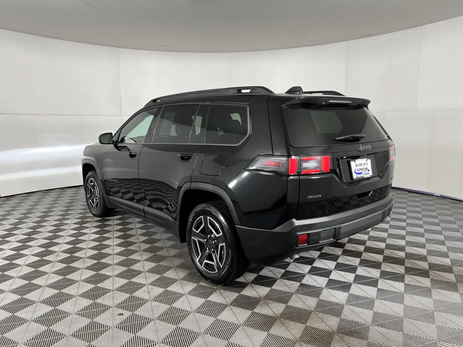 Used 2026 Diamond Black Crystal Pearlcoat Jeep Laredo image 8