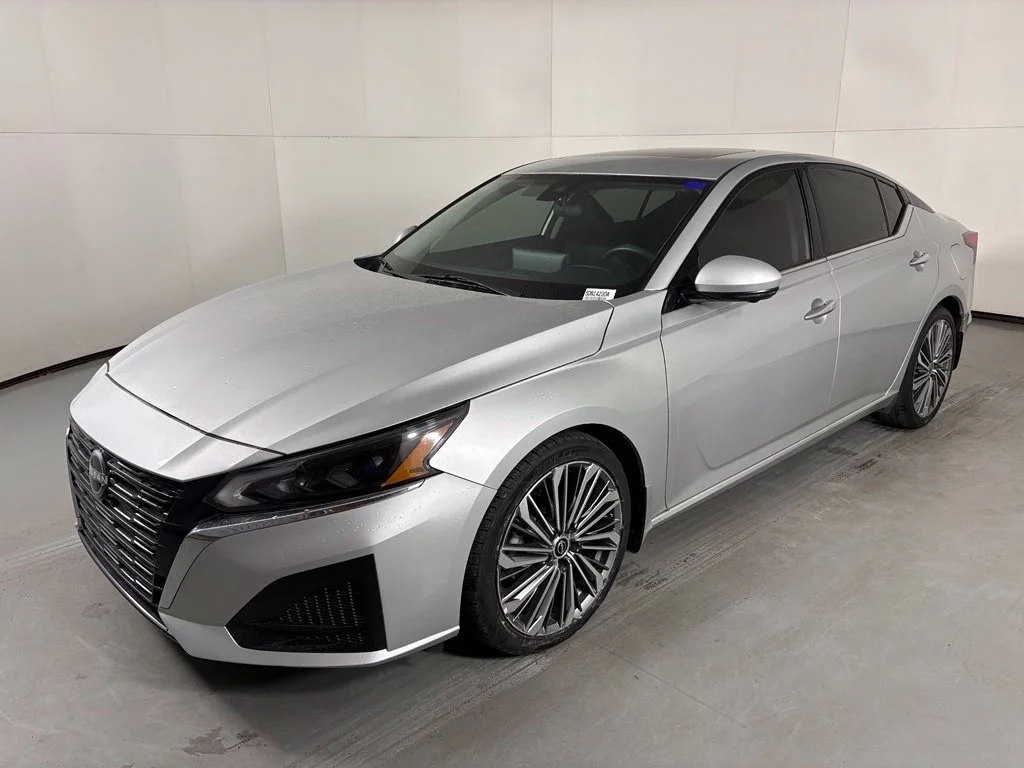 Used 2024 Silver Nissan 2.5 SL image 4