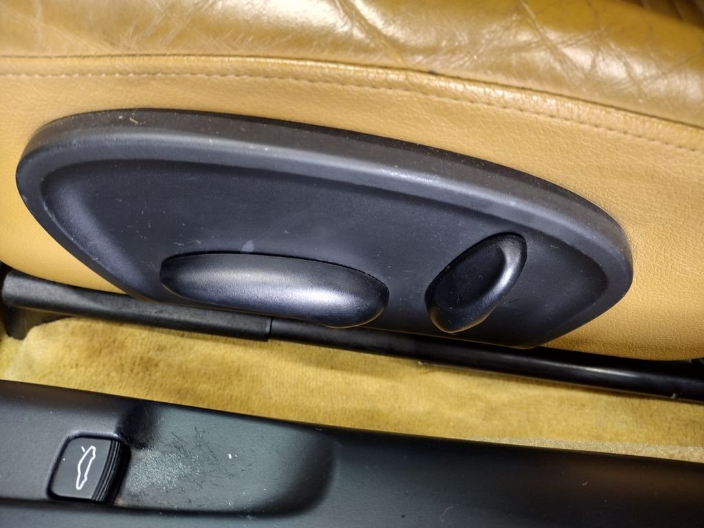 Used 2004  Porsche Base image 19