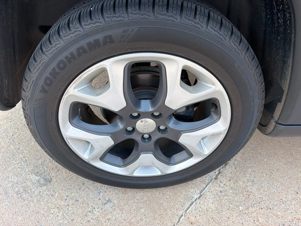 Used 2018 Blue Jeep Limited image 7