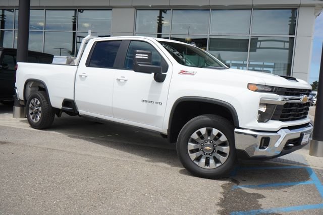 2025 Chevrolet Silverado HD LT 4WD Crew Cab Standard Box SRW's photo