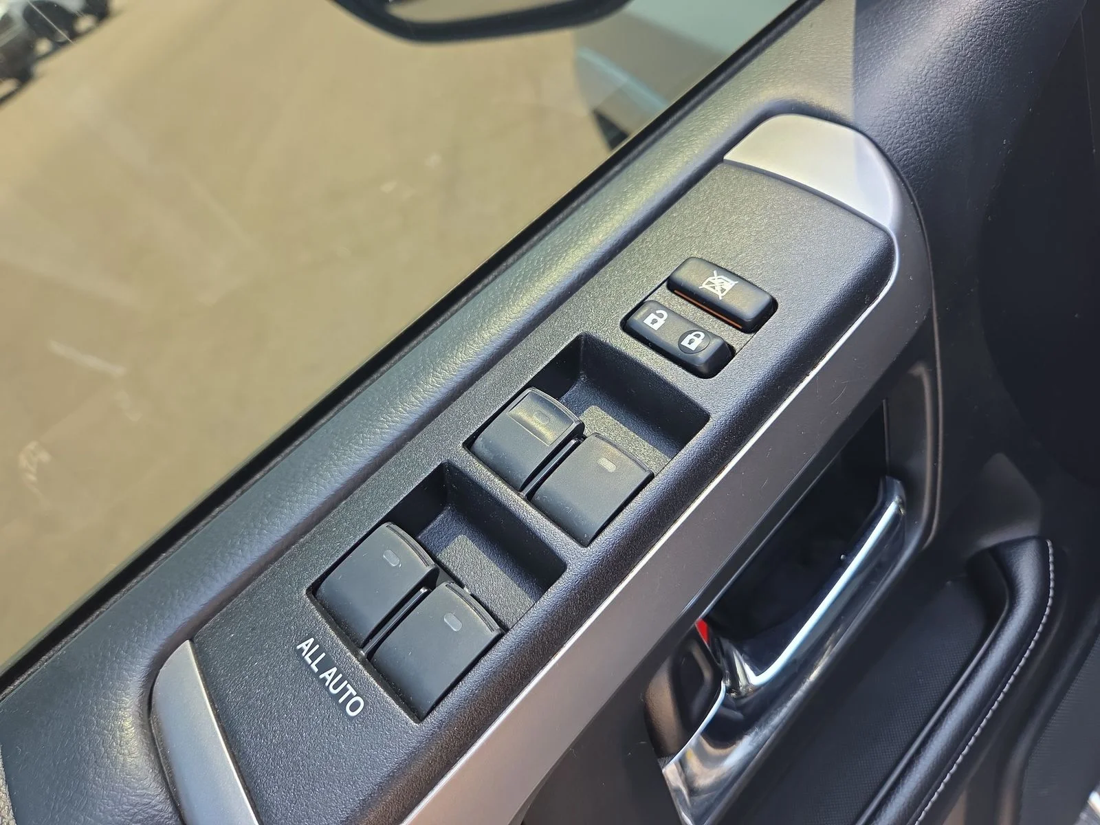 Used 2020 Classic Silver Metallic Toyota SR5 image 12