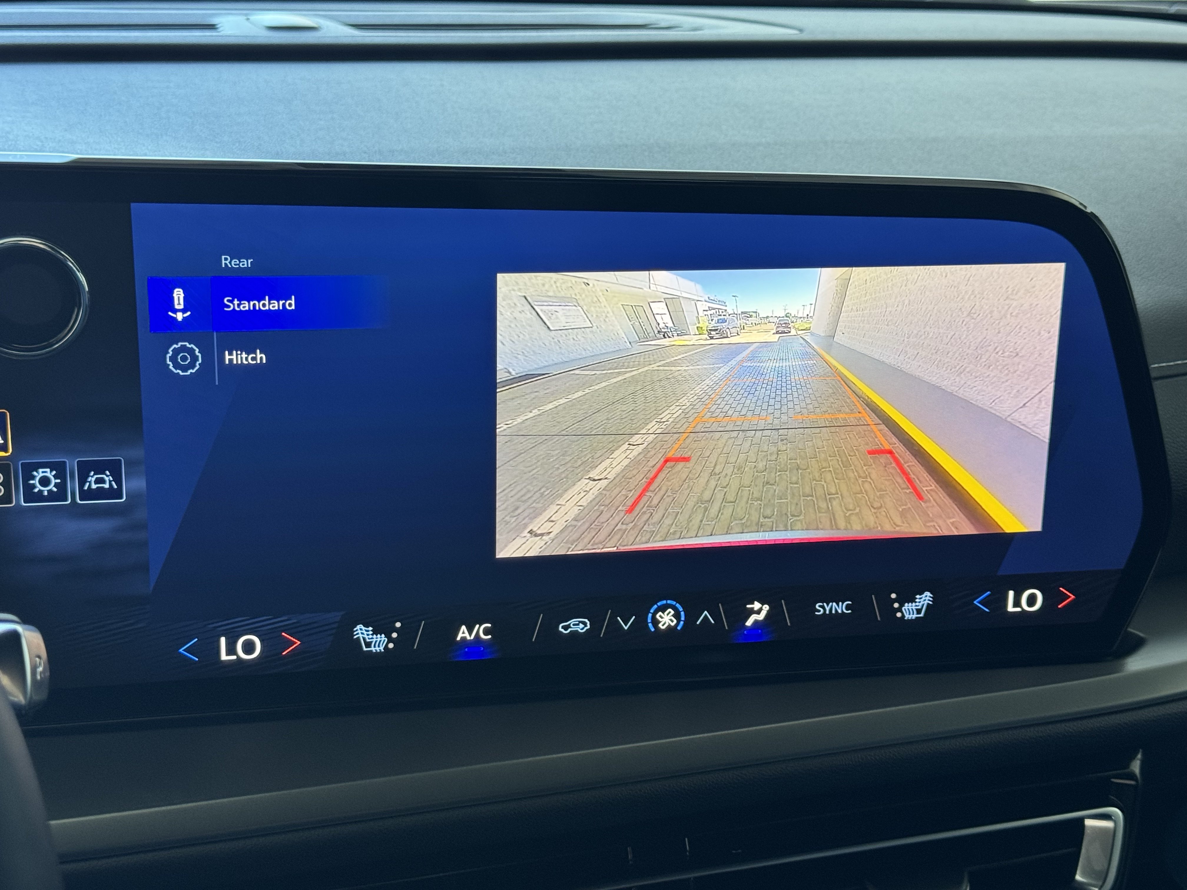 2025 Chevrolet Traverse LT - Photo 28