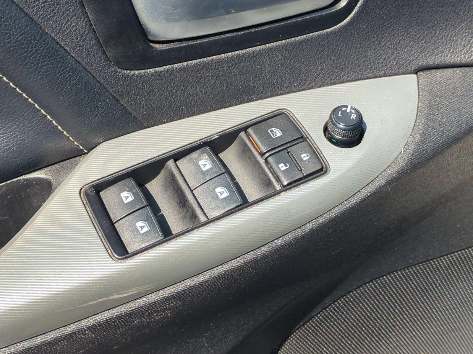 Used 2018  Toyota SE image 16