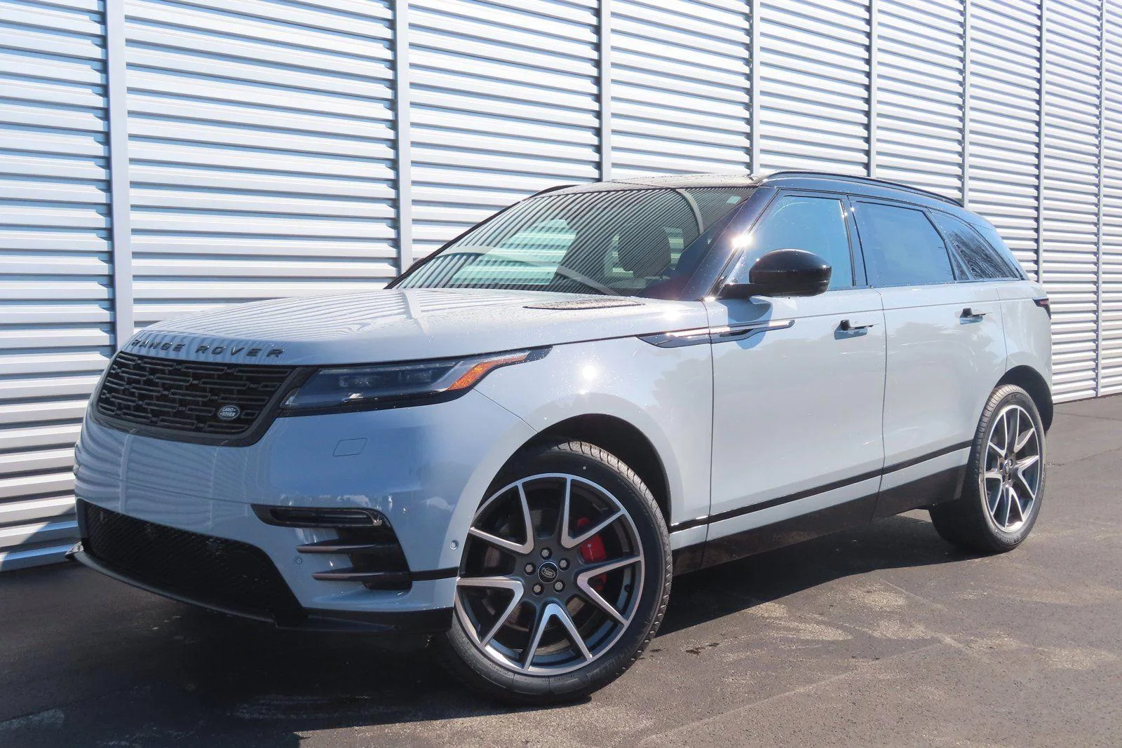 2025 Land Rover Range Rover Velar P250 Dynamic SE's photo