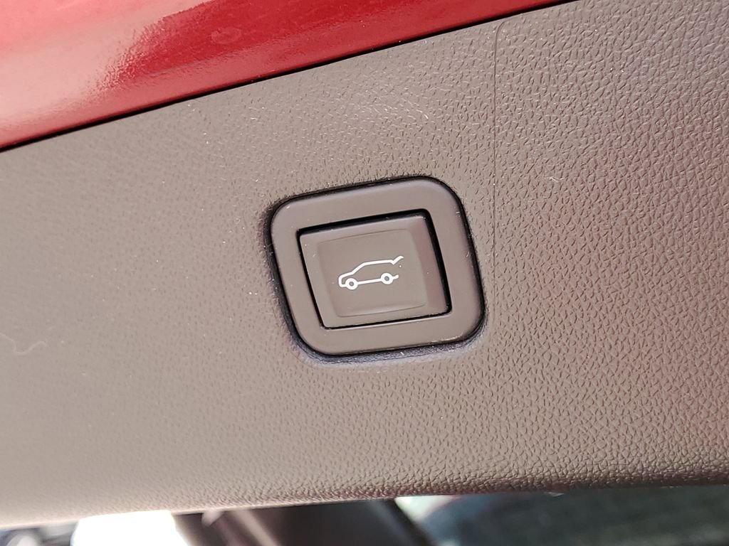 Used 2020 Red Chevrolet RS image 10