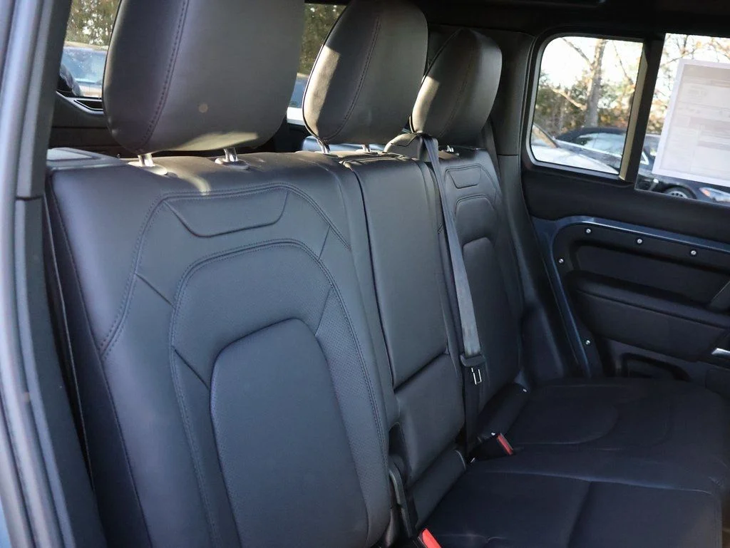 New 2026 Tasman Blue Metallic Land Rover X-Dynamic SE image 12
