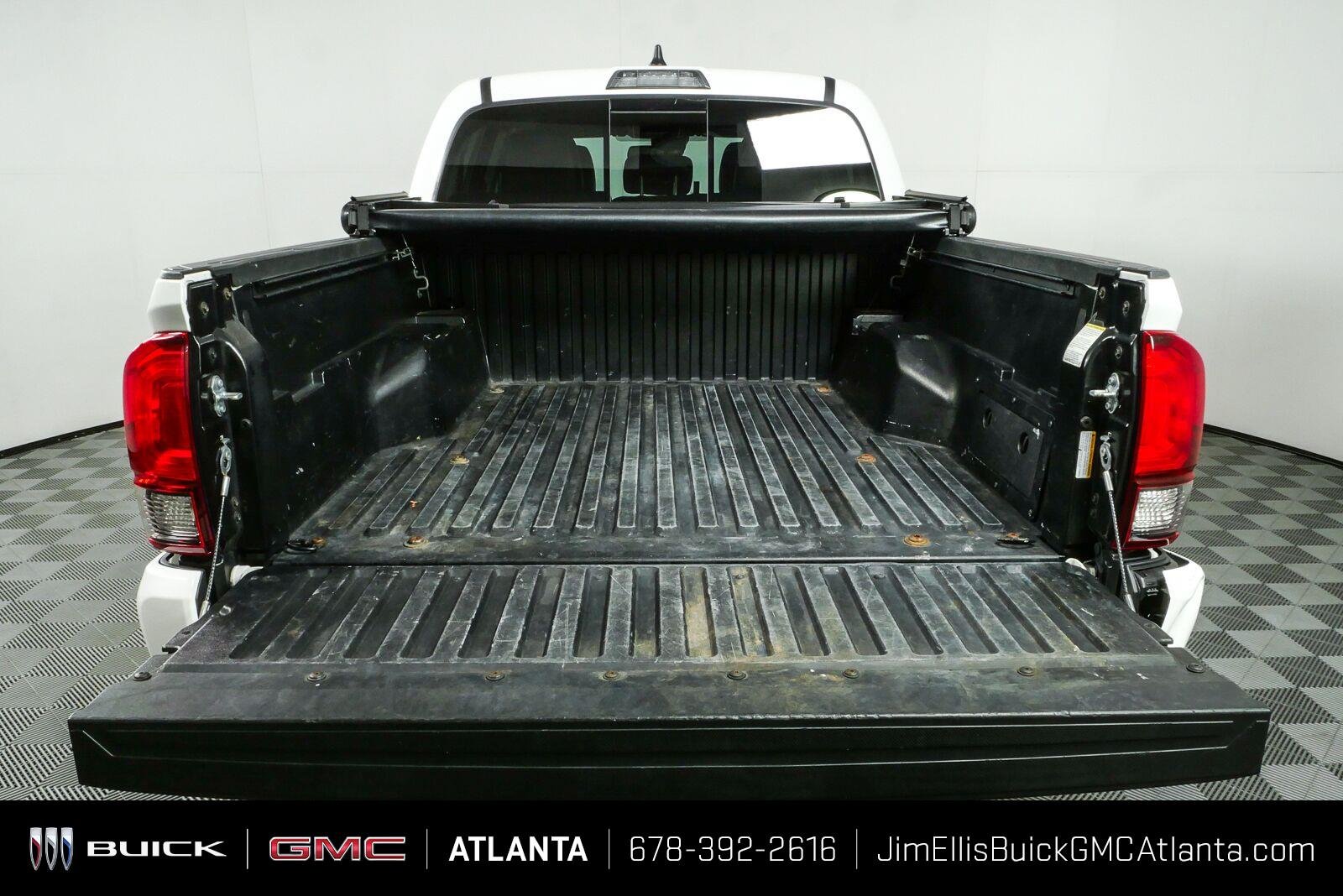 Used 2022 White Toyota SR5 V6 image 29