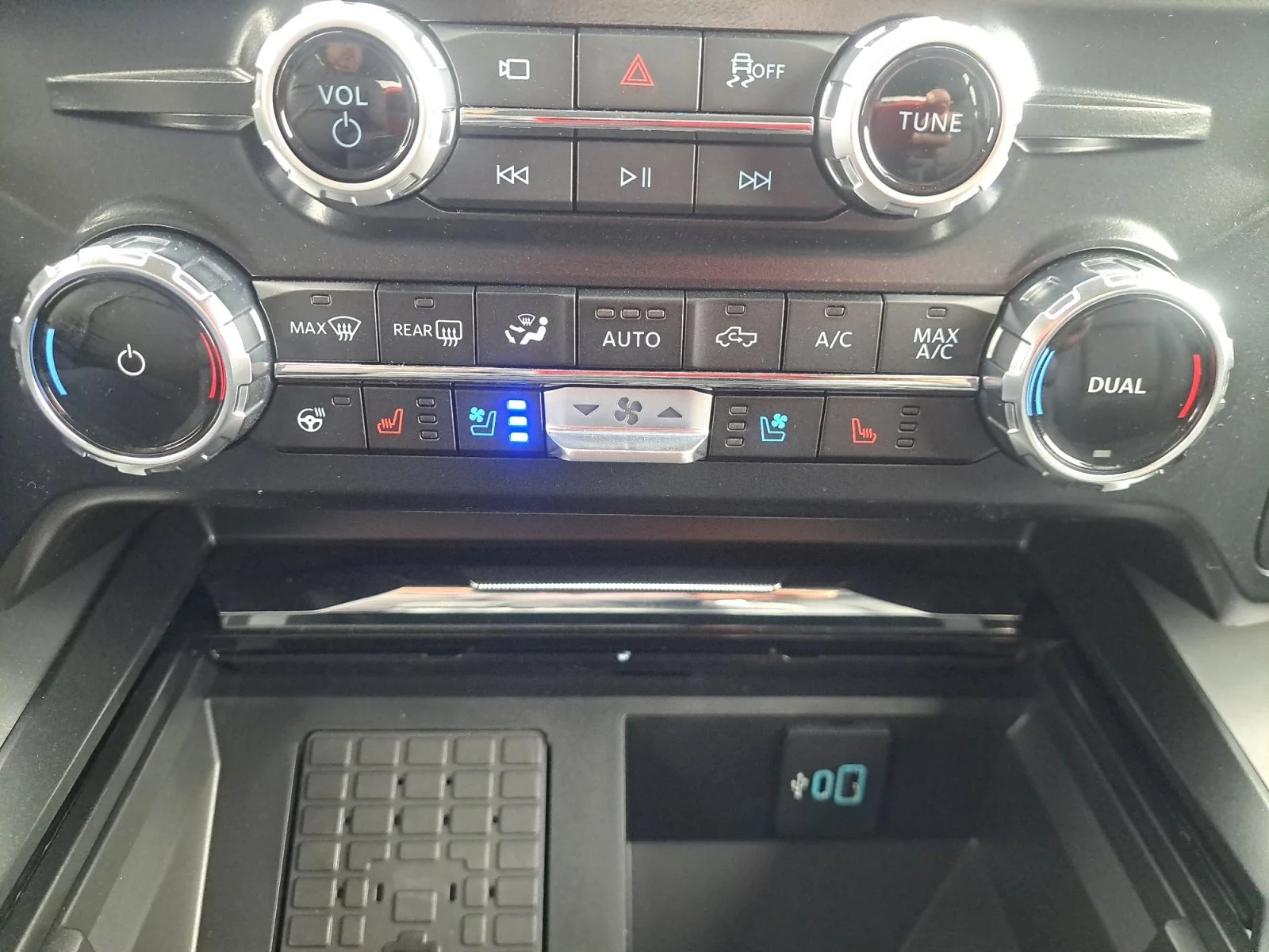 New 2026 Agate Black Metallic Ford LARIAT image 18
