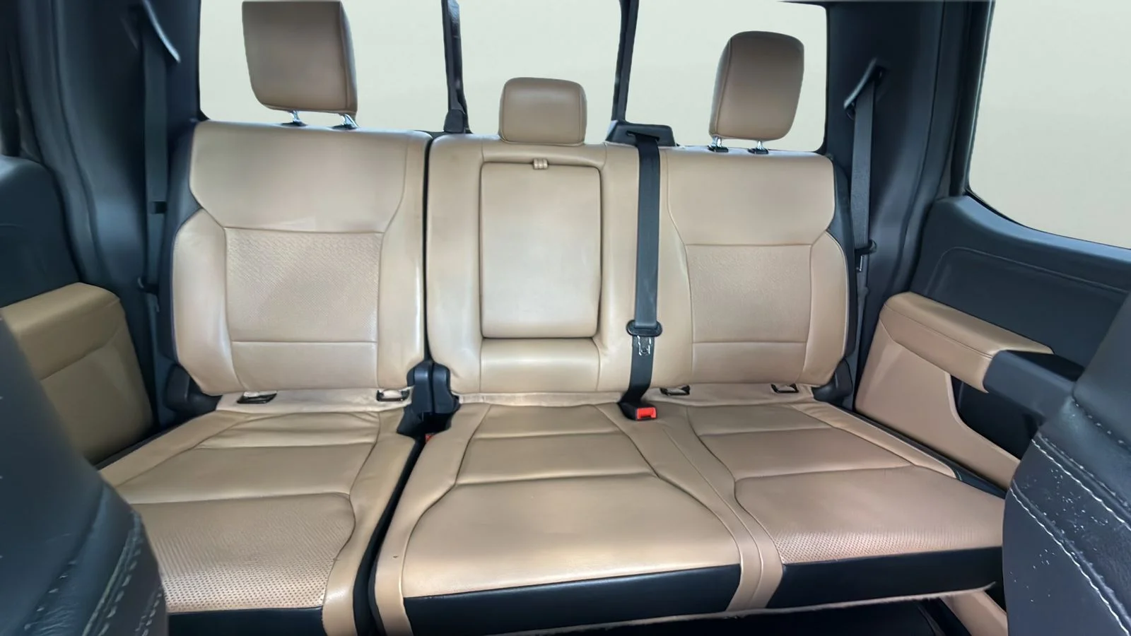 Used 2024 Brown Ford Lariat image 25