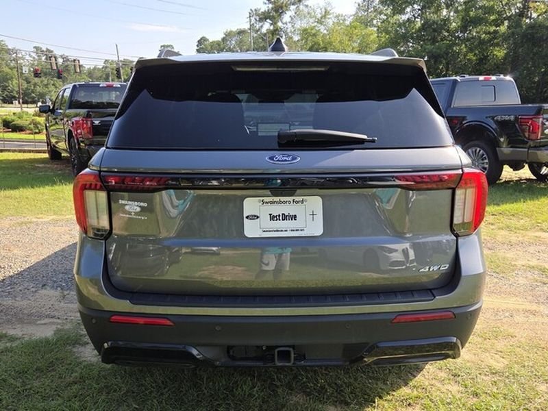 Used 2025 Carbonized Gray Metallic Ford ST-Line image 13