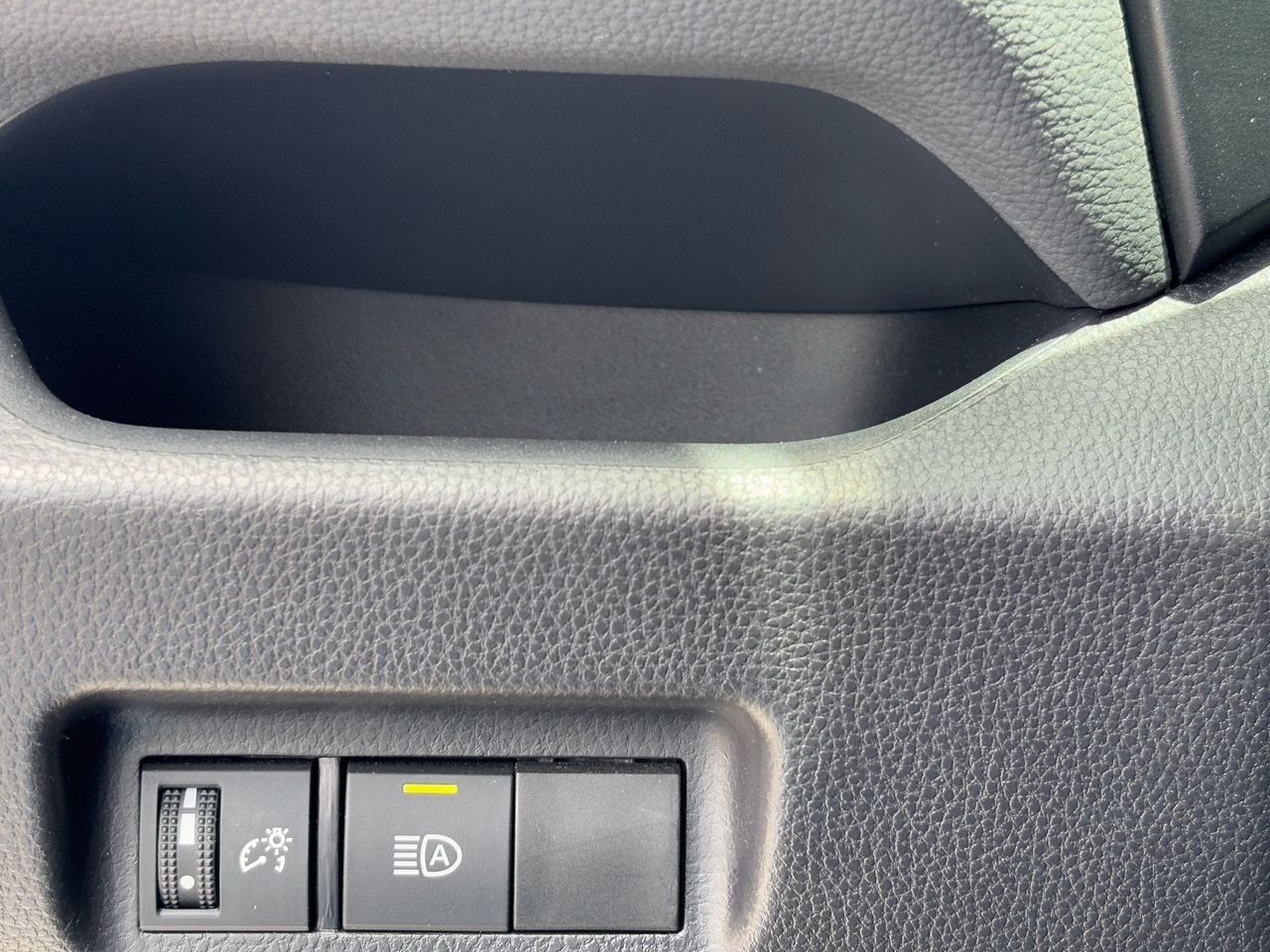 2025 Toyota RAV4 LE - Photo 28