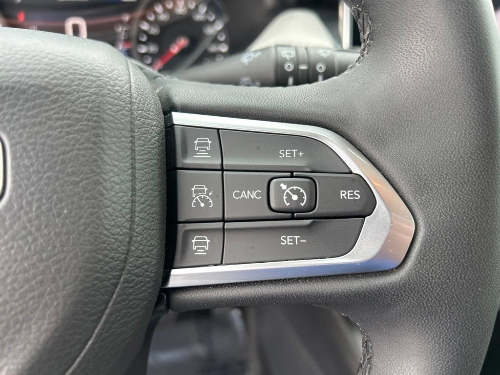 Used 2025 Silver Jeep Limited 4x4 image 24