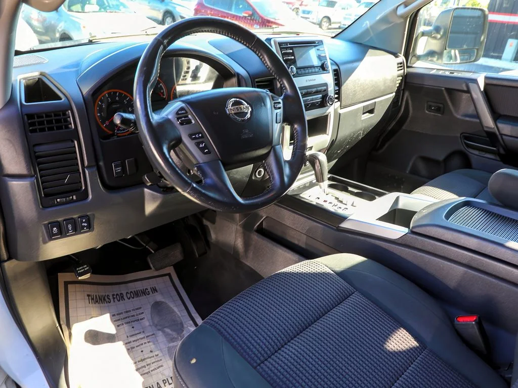 Used 2014  Nissan S image 7