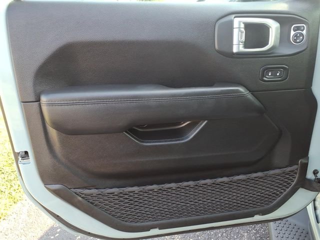 Used 2023 Gray Jeep Altitude image 10