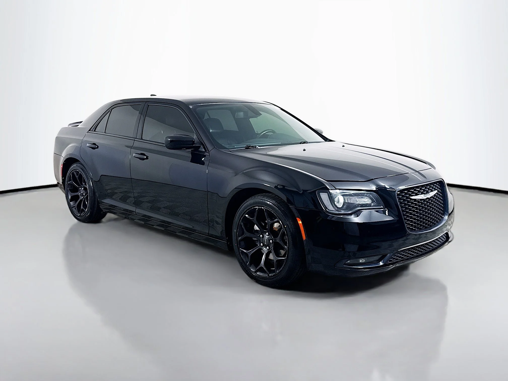 2019 Chrysler 300 S's photo