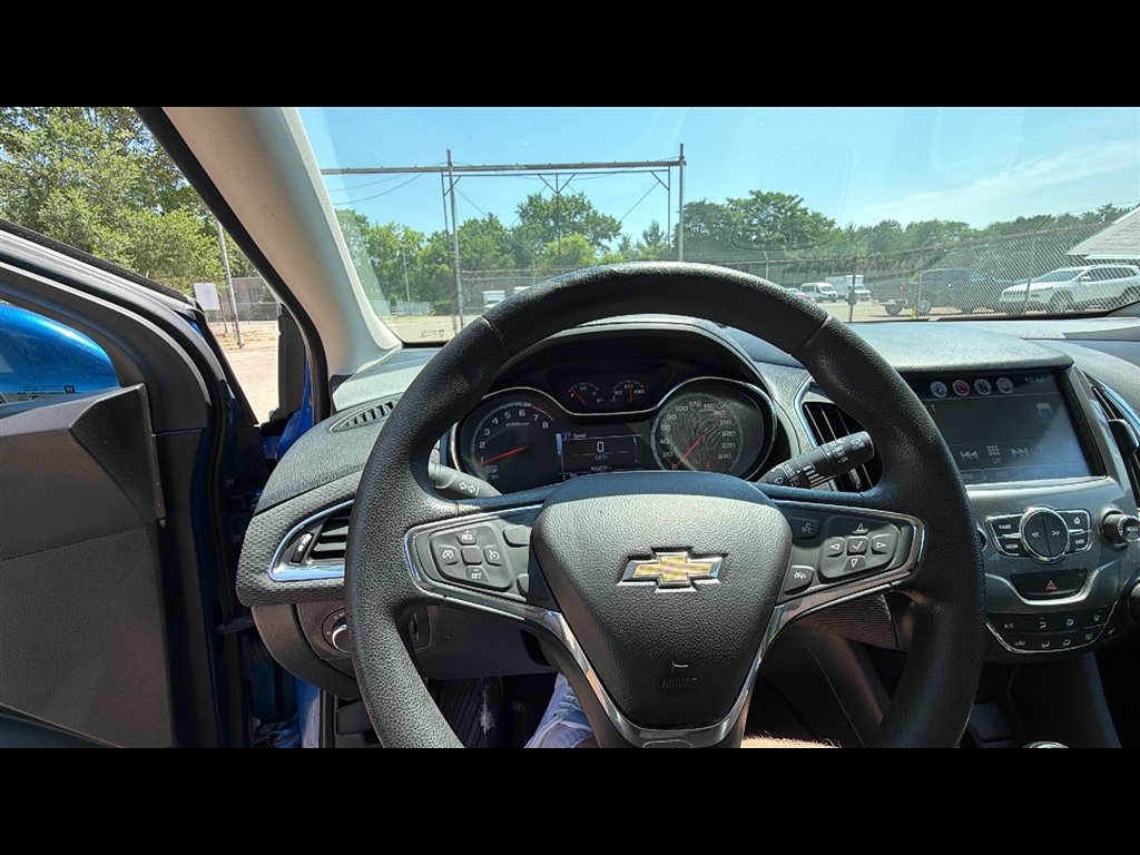 Used 2017 Kinetic Blue Metallic Chevrolet LT image 11