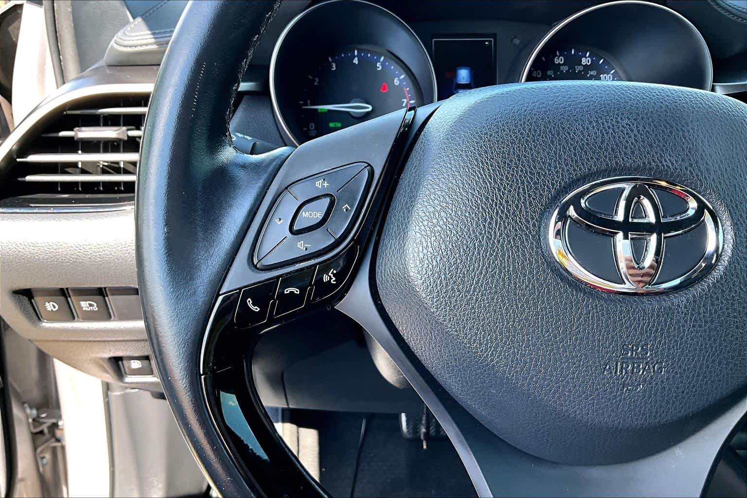 Used 2018 Silver Knockout Metallic Toyota XLE Premium image 23