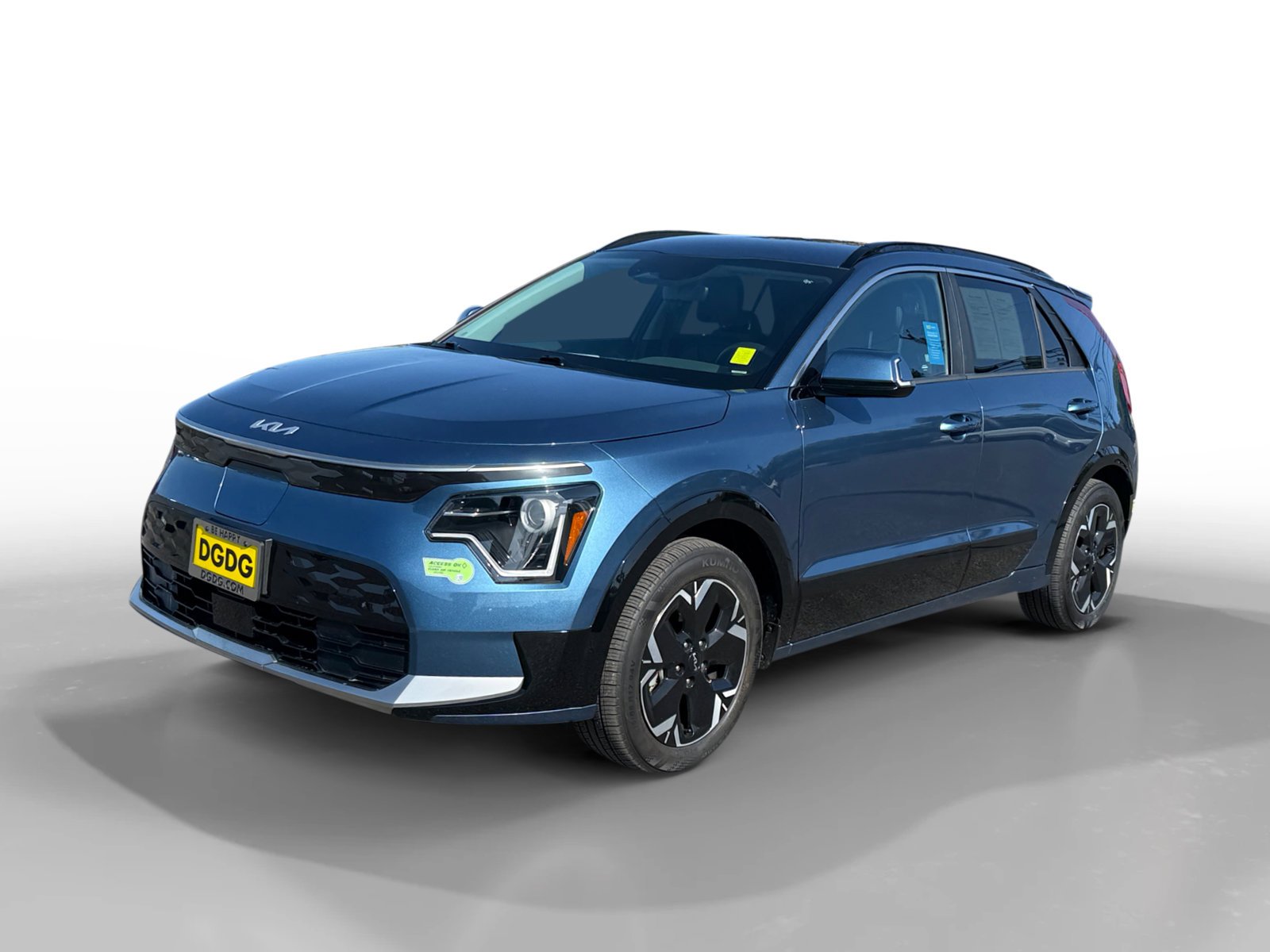 Used 2023 Mineral Blue Kia Wind image 1