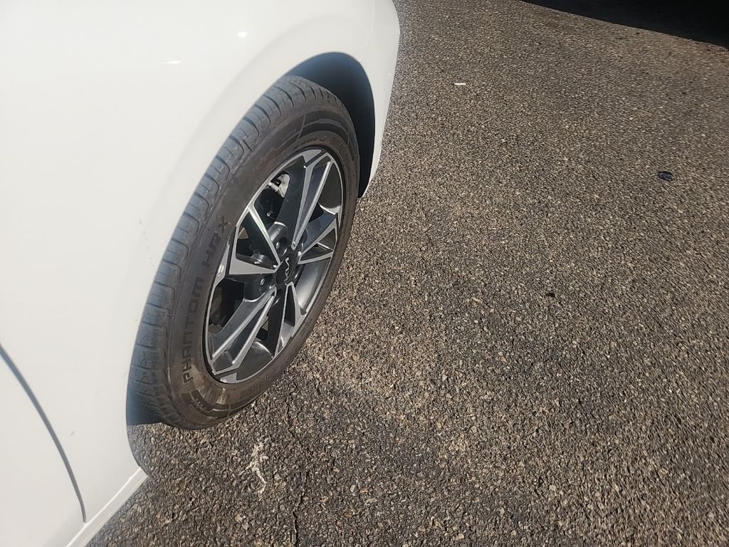 Used 2023 White Kia LXS image 16