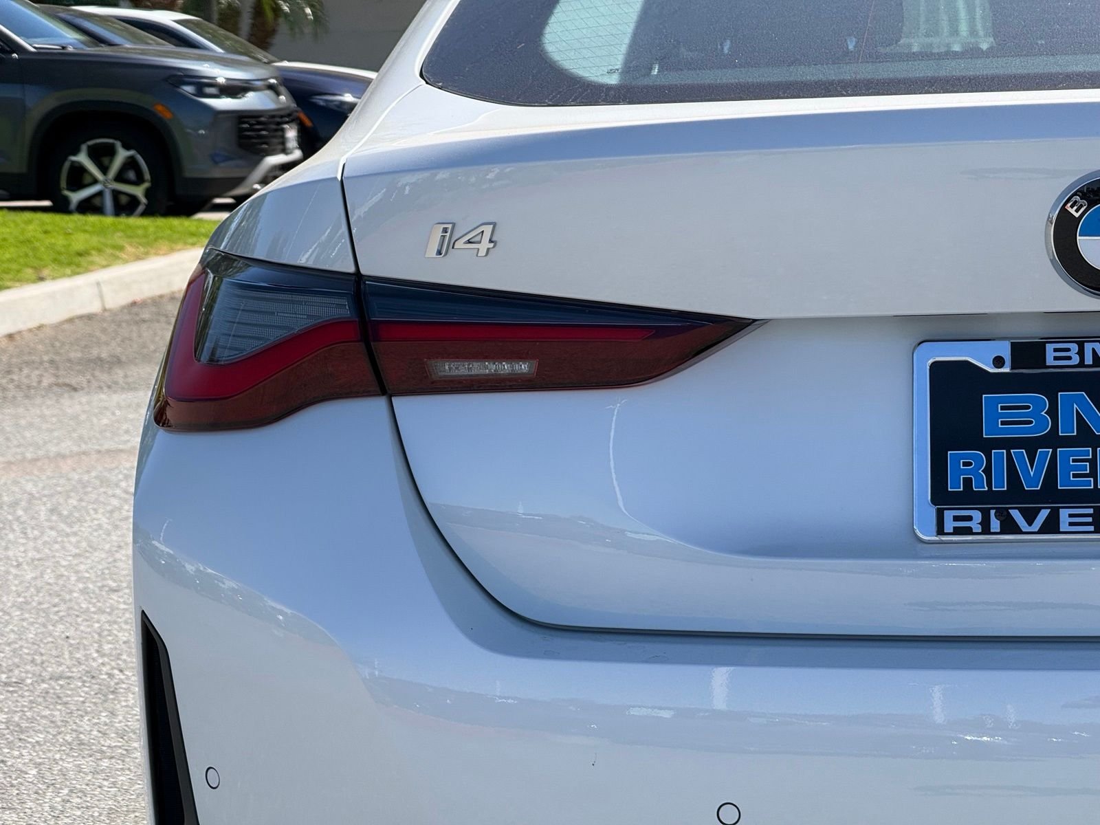 New 2026 Mineral White Metallic BMW eDrive40 image 15