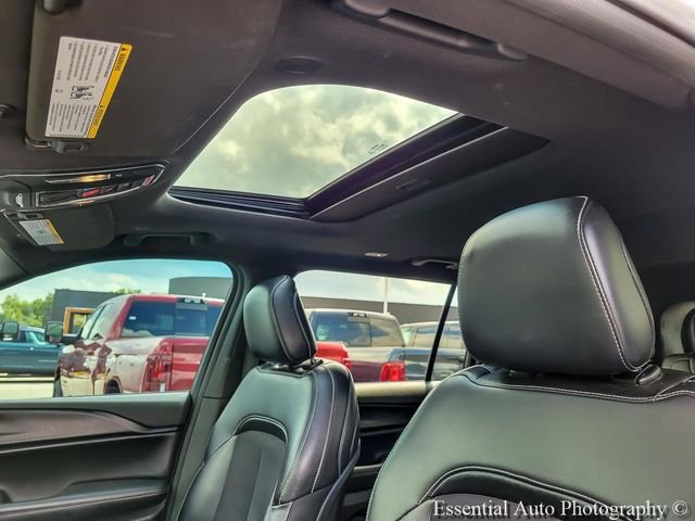 Used 2023 White/off-white Jeep Altitude image 10