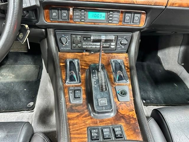 Used 1993  Jaguar Base image 37