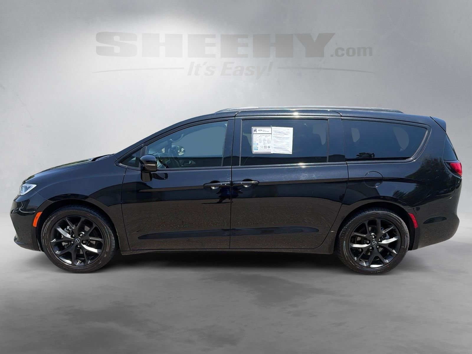 Used 2025 Black Chrysler Limited image 16