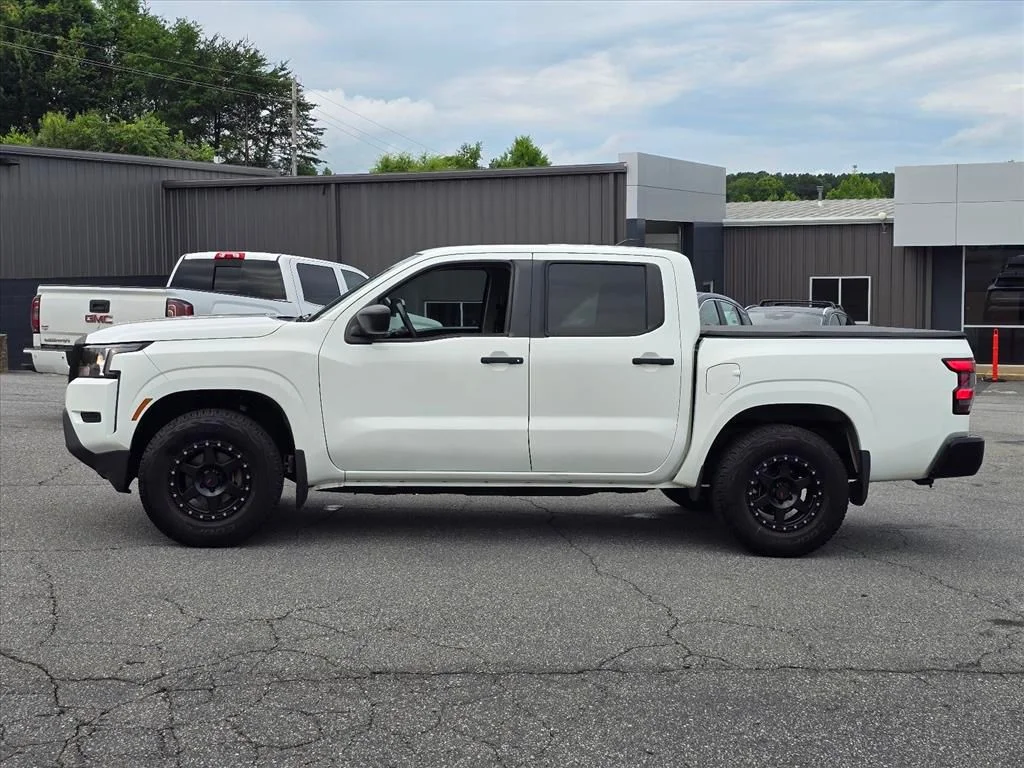 Used 2022 White Nissan S image 23